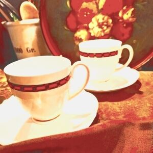 From Tiffany & Co.'s famed designer Paloma Picasso 4 Demitasse Cups & Saucers 💋